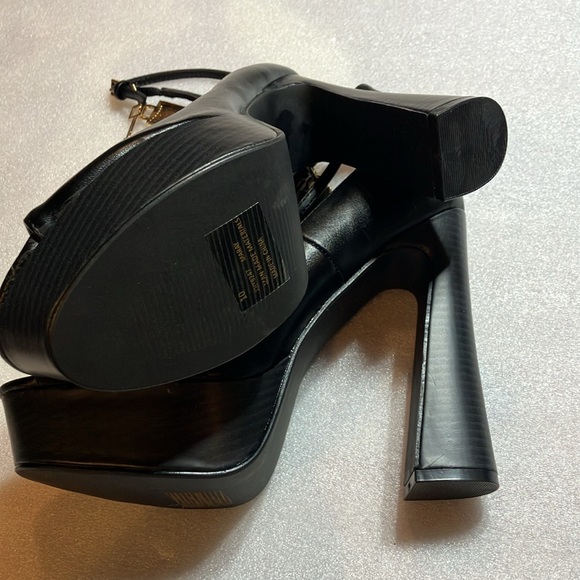 Black platform peep toe open toe heels with ankle strap and locket. Size 10. - Picture 9 of 9